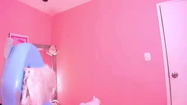 Snapshot of Milu_carbajal_x chatting on March 21, 2026, 3:41 am Milu carbajal x online show from March 21, 2026, 3:41 am