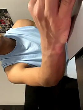 Snapshot of yourguyy21 chatting on November 17, 2025, 1:31 am yourguyy21 online show from November 17, 2025, 1:31 am