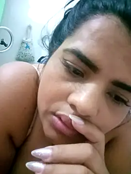 Snapshot of _QueenSofia_ chatting on November 24, 2025, 7:25 pm QueenSofia online show from November 24, 2025, 7:25 pm