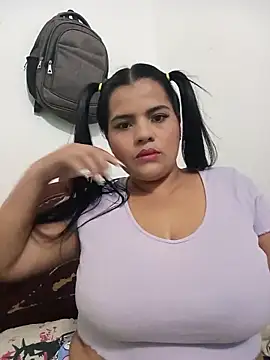 Snapshot of _QueenSofia_ chatting on November 29, 2025, 1:50 am QueenSofia online show from November 29, 2025, 1:50 am