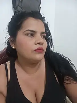 Snapshot of _QueenSofia_ chatting on December 1, 2025, 2:01 am QueenSofia online show from December 1, 2025, 2:01 am