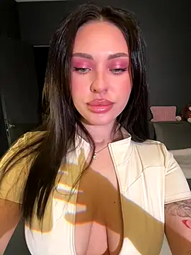 Lolla dolly online show from November 28, 2025, 9:26 pm