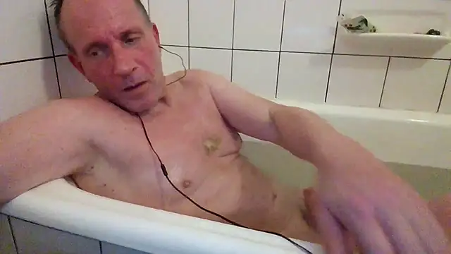 Snapshot of JonnaCD chatting on October 29, 2025, 6:18 pm JonnaCD online show from October 29, 2025, 6:18 pm