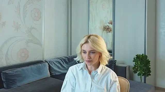 Snapshot of DesireFrost chatting on November 20, 2025, 9:32 am DesireFrost online show from November 20, 2025, 9:32 am