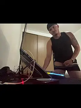 oIAcyber online show from November 18, 2025, 7:28 pm