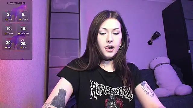 Snapshot of Night_Heist chatting on November 18, 2025, 2:53 pm Night Heist online show from November 18, 2025, 2:53 pm