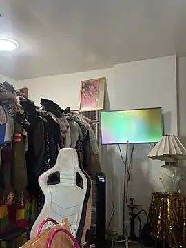 Motherbigbus online show from March 21, 2026, 8:19 am