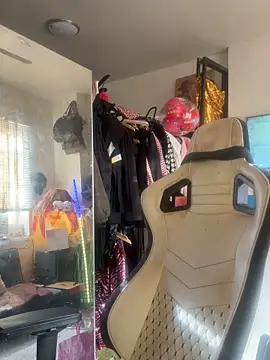 Motherbigbus online show from February 3, 2026, 4:23 pm