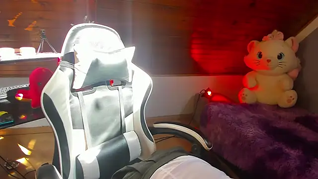 lilith sanz online show from November 29, 2025, 1:33 pm