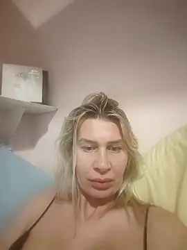 Snapshot of NaughtyClaudia_ chatting on December 14, 2025, 9:31 pm NaughtyClaudia online show from December 14, 2025, 9:31 pm