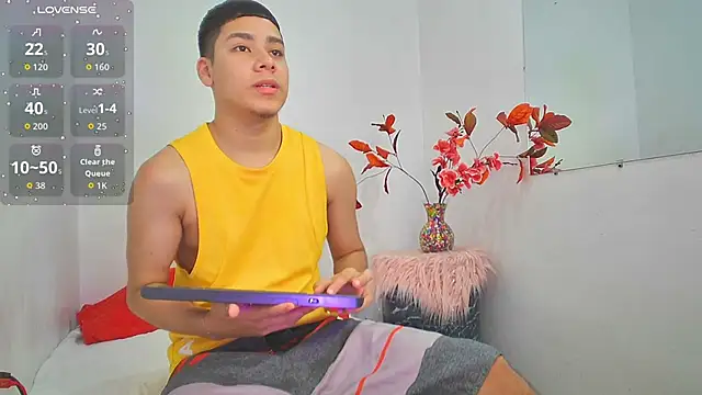 Lucastorrez01 online show from November 25, 2025, 2:23 am