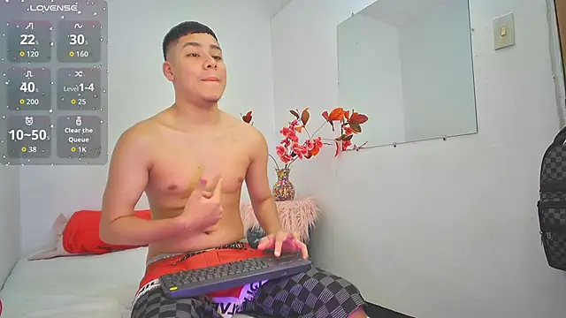 Lucastorrez01 online show from November 27, 2025, 2:45 am