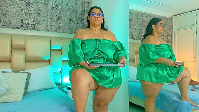 SelennaCooper online show from March 17, 2026, 11:57 am