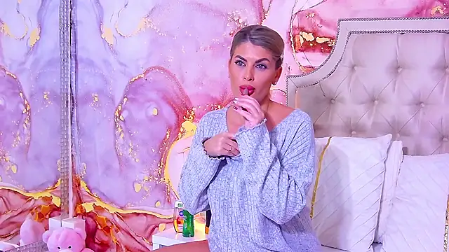 Snapshot of SalmaRroze chatting on November 22, 2025, 5:17 am SalmaRroze online show from November 22, 2025, 5:17 am