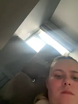 Snapshot of Blonde_Bunny chatting on February 5, 2026, 2:57 pm Blonde Bunny online show from February 5, 2026, 2:57 pm