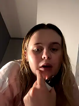 Snapshot of Blonde_Bunny chatting on December 2, 2025, 1:17 am Blonde Bunny online show from December 2, 2025, 1:17 am