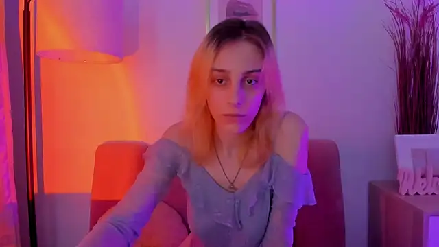 Snapshot of MiilaGlow chatting on December 4, 2025, 3:11 pm MiilaGlow online show from December 4, 2025, 3:11 pm