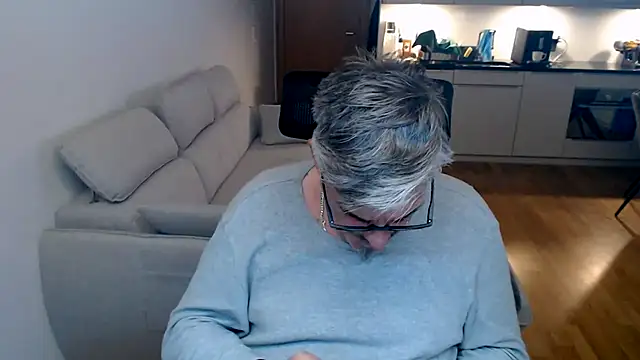 Buidapest online show from February 16, 2026, 4:11 am