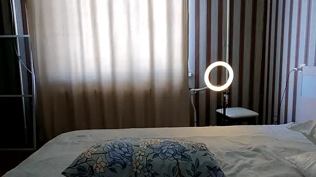 Snapshot of Alice_puff chatting on February 21, 2026, 8:05 am Alice puff online show from February 21, 2026, 8:05 am