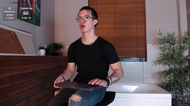 Snapshot of Brandon_starkk chatting on March 14, 2026, 11:49 am Brandon starkk online show from March 14, 2026, 11:49 am