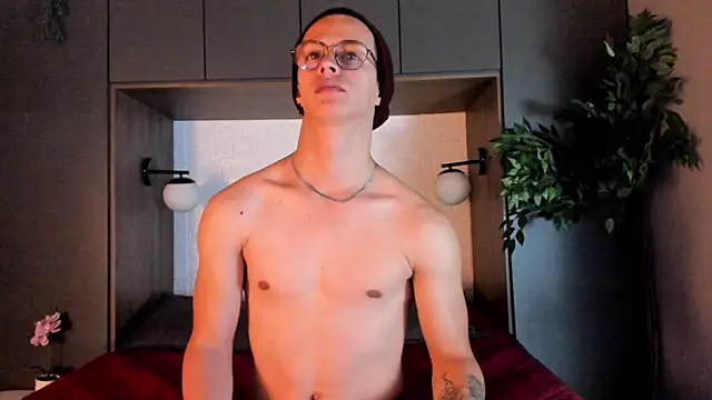 Snapshot of Brandon_starkk chatting on December 16, 2025, 12:09 pm Brandon starkk online show from December 16, 2025, 12:09 pm