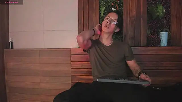 Snapshot of Brandon_starkk chatting on March 19, 2026, 11:54 am Brandon starkk online show from March 19, 2026, 11:54 am