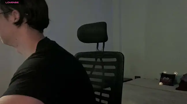 Snapshot of Brandon_starkk chatting on April 12, 2026, 12:08 pm Brandon starkk online show from April 12, 2026, 12:08 pm