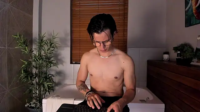 Snapshot of Brandon_starkk chatting on December 20, 2025, 11:35 am Brandon starkk online show from December 20, 2025, 11:35 am