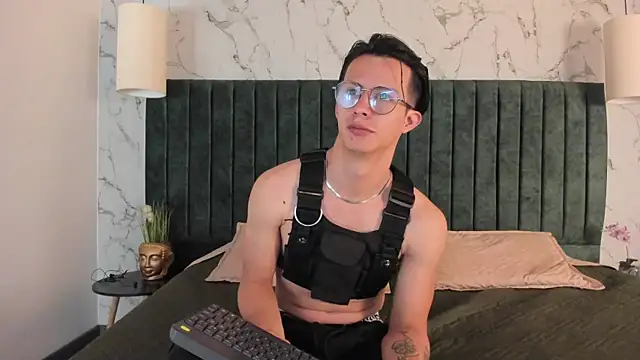 Snapshot of Brandon_starkk chatting on December 14, 2025, 12:00 pm Brandon starkk online show from December 14, 2025, 12:00 pm