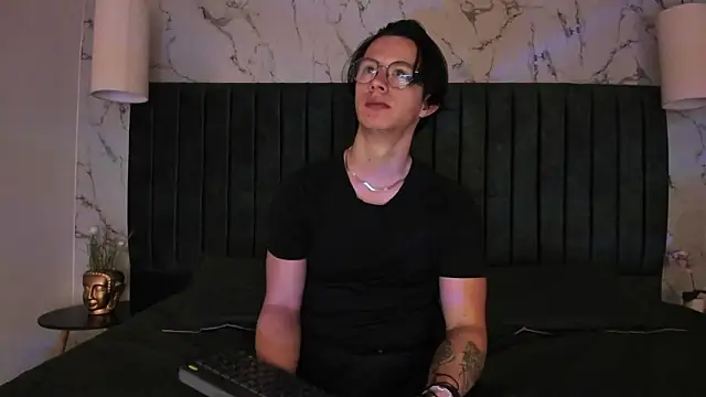 Snapshot of Brandon_starkk chatting on February 8, 2026, 12:03 pm Brandon starkk online show from February 8, 2026, 12:03 pm