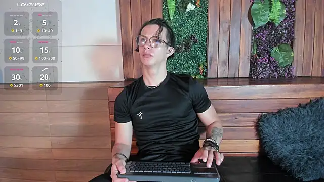 Snapshot of Brandon_starkk chatting on March 12, 2026, 12:09 pm Brandon starkk online show from March 12, 2026, 12:09 pm