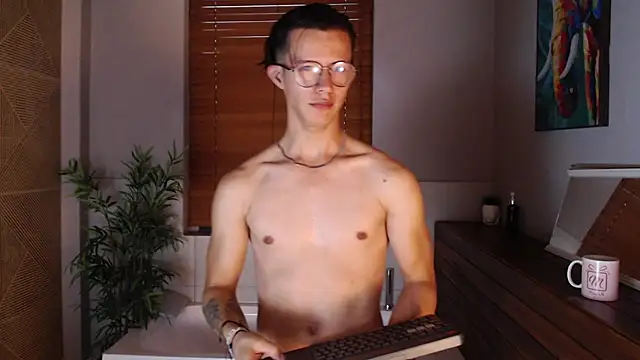 Snapshot of Brandon_starkk chatting on December 4, 2025, 12:37 pm Brandon starkk online show from December 4, 2025, 12:37 pm