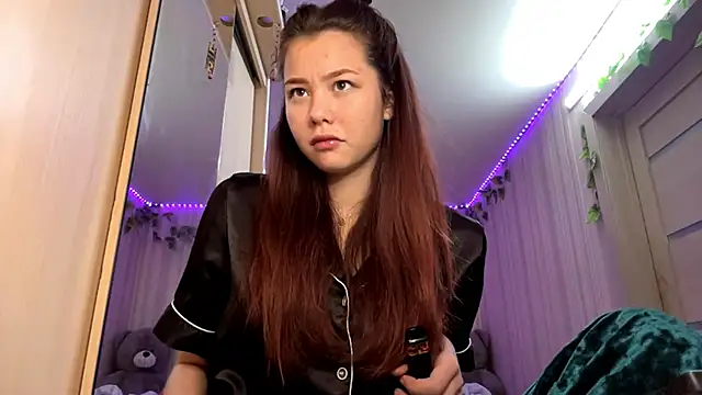 CutieSlim online show from December 2, 2025, 6:15 am