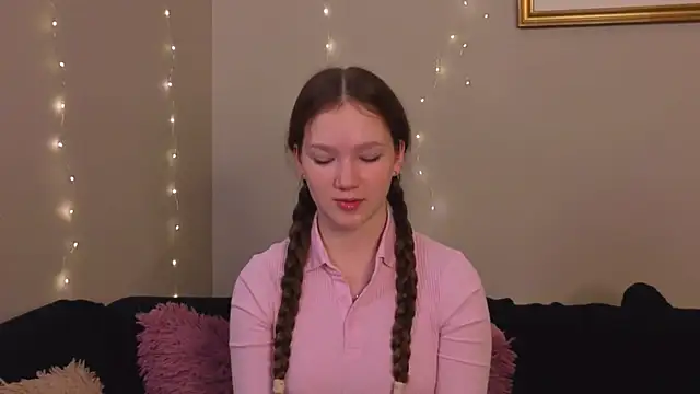 Snapshot of MelvinaEbner chatting on December 1, 2025, 8:04 am MelvinaEbner online show from December 1, 2025, 8:04 am