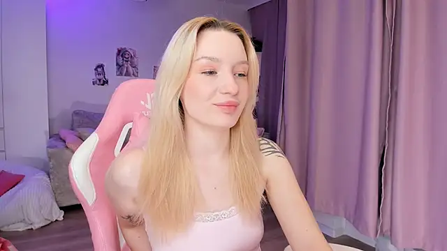 Snapshot of Tiffany_Paw chatting on December 15, 2025, 3:01 am Tiffany Paw online show from December 15, 2025, 3:01 am