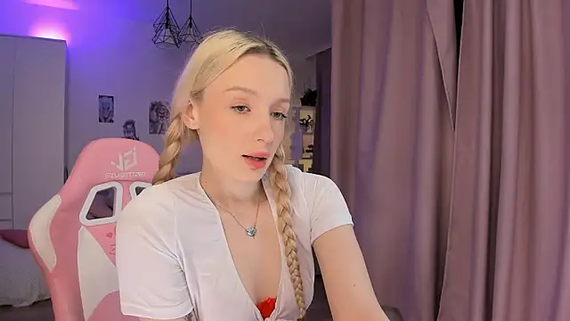 Tiffany Paw online show from March 17, 2026, 3:31 am