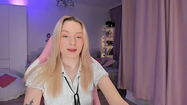 Snapshot of Tiffany_Paw chatting on December 22, 2025, 3:06 am Tiffany Paw online show from December 22, 2025, 3:06 am