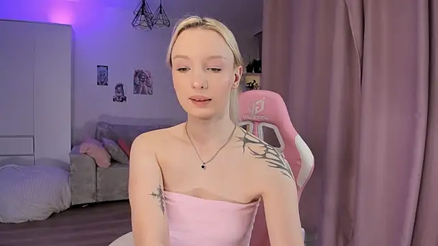 Snapshot of Tiffany_Paw chatting on February 25, 2026, 3:29 am Tiffany Paw online show from February 25, 2026, 3:29 am