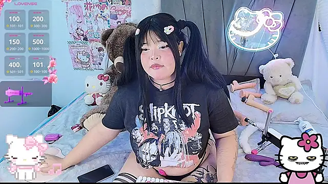 kittyhtxx online show from December 4, 2025, 4:11 am