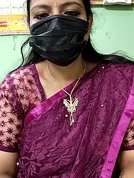 Snapshot of Queen-Neha chatting on November 18, 2025, 7:28 pm Queen-Neha online show from November 18, 2025, 7:28 pm