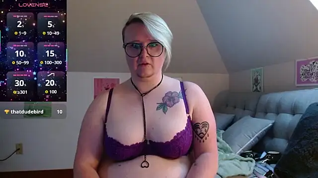 Snapshot of queerlyjaz chatting on May 29, 2026, 1:39 pm queerlyjaz online show from May 29, 2026, 1:39 pm