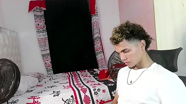 MischievousDuo online show from December 1, 2025, 5:52 am