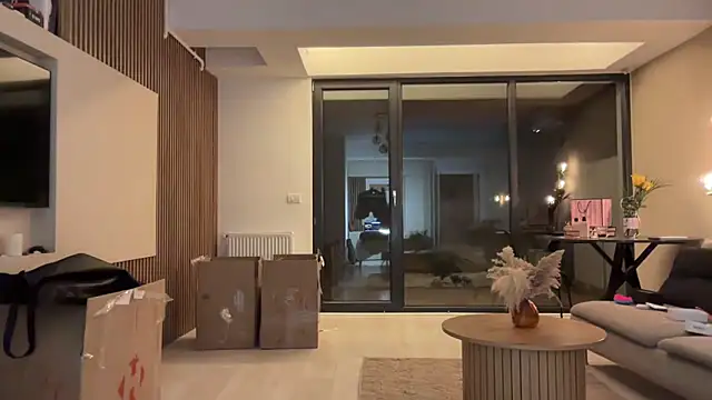 Jolienne online show from February 22, 2026, 9:49 pm