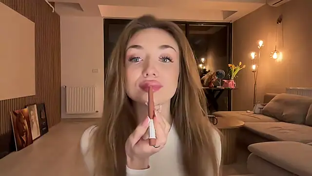 Jolienne online show from February 25, 2026, 7:58 pm