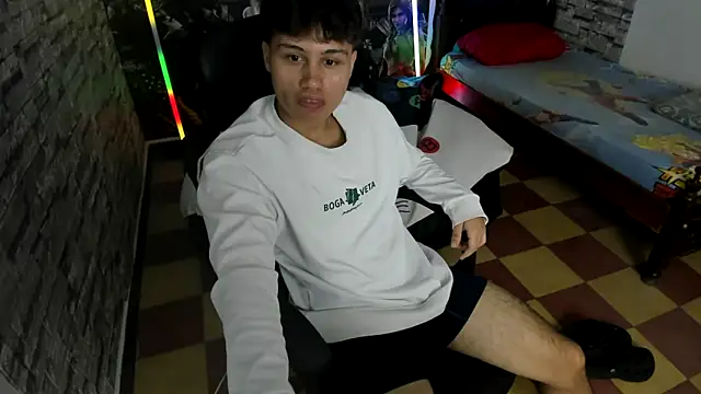 esteban rios  online show from November 30, 2025, 2:01 am