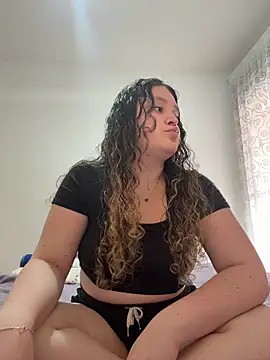Snapshot of SulaySpain chatting on May 1, 2026, 4:23 pm SulaySpain online show from May 1, 2026, 4:23 pm