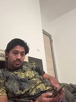 Snapshot of Jhonneeey chatting on December 17, 2025, 1:32 am Jhonneeey online show from December 17, 2025, 1:32 am