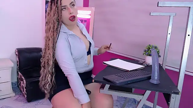 Snapshot of perla_hot_01 chatting on December 15, 2025, 9:09 pm perla hot 01 online show from December 15, 2025, 9:09 pm