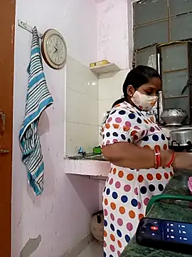 CUTE-LOVE-SWEETS online show from April 3, 2026, 4:02 pm