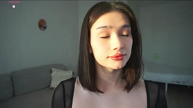 Snapshot of SoftLuna chatting on November 21, 2025, 4:44 am SoftLuna online show from November 21, 2025, 4:44 am